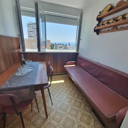 Experience Apt Apartment Split